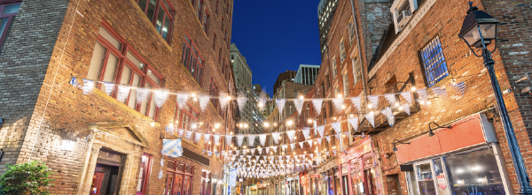 Stone Street, New York City, USA restaurant district at night.